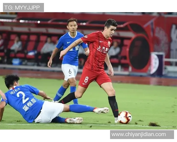 南建业迎战上海上港争夺中超联赛关键三分的精彩对决 南建业迎战上海上港争夺中超联赛关键三分的精彩对决